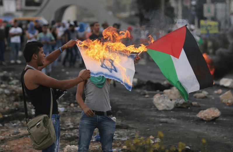 pro hamas burning israeli flag